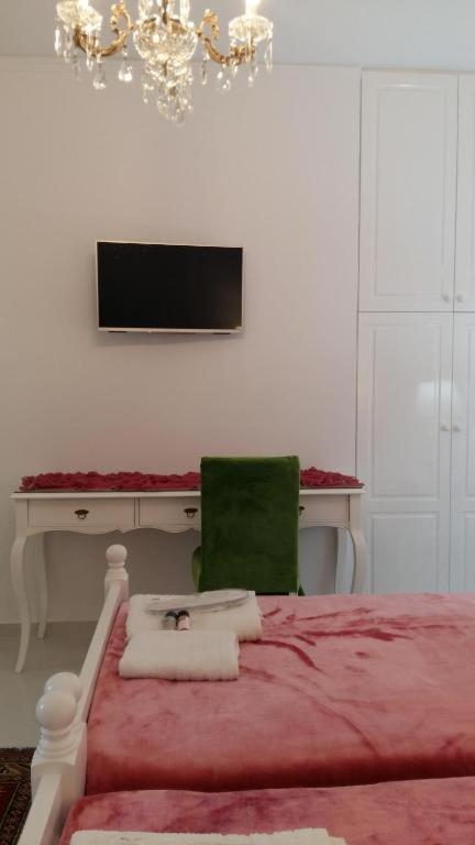 Nn & Near Athens Airport Villa *